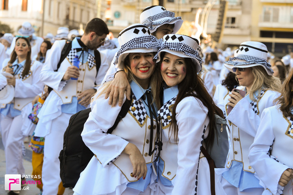 Молодые ждут выпускных баллов, но в TikTok уже живут Патринским карнавалом